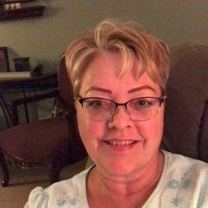 Meet your Posher, Debbie